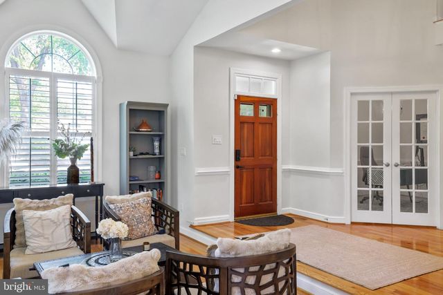 6732 CHURCHILL RD, Mclean, VA 22101