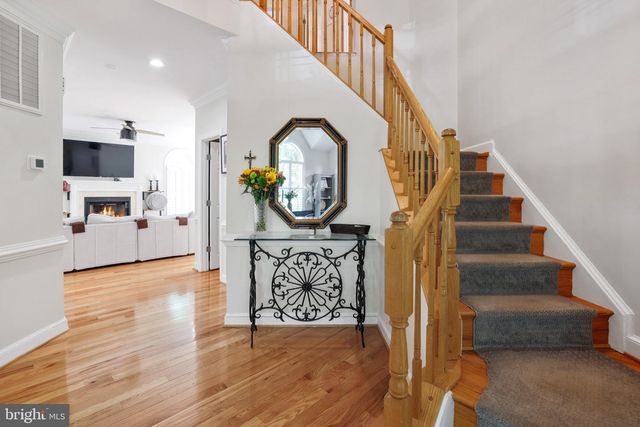 6732 CHURCHILL RD, Mclean, VA 22101