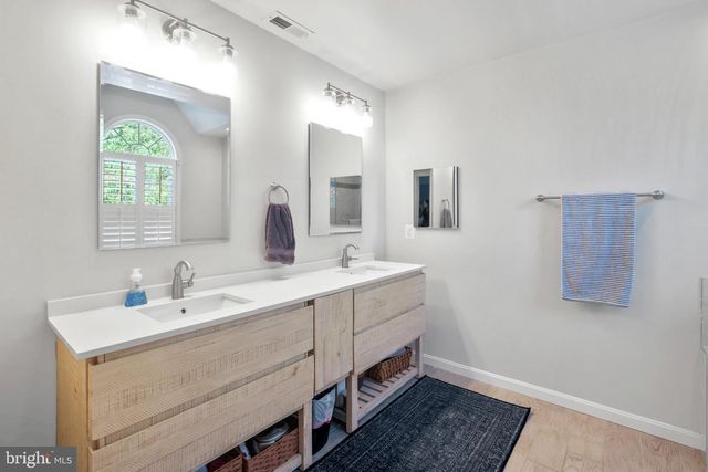 6732 CHURCHILL RD, Mclean, VA 22101