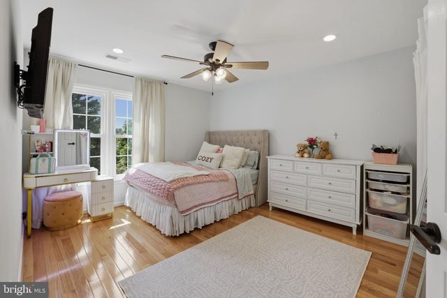 6732 CHURCHILL RD, Mclean, VA 22101