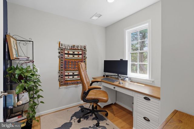 6732 CHURCHILL RD, Mclean, VA 22101