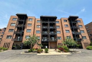 9374 Landings Lane 404, Des Plaines, IL 60016