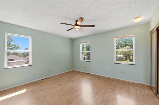 19808 E 17th Street Court N, Independence, MO 64056