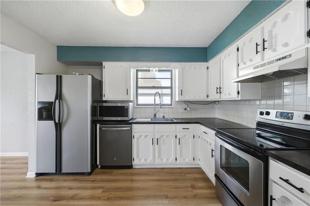 19808 E 17th Street Court N, Independence, MO 64056