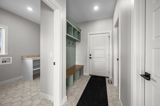 324 Linda Lane, Riverdale, IA 52722