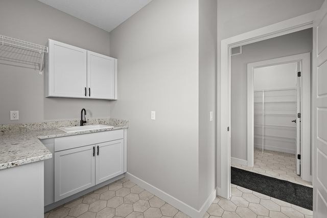 324 Linda Lane, Riverdale, IA 52722