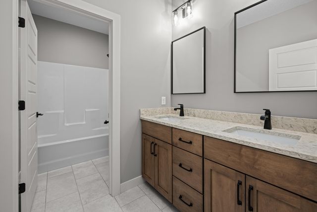 324 Linda Lane, Riverdale, IA 52722