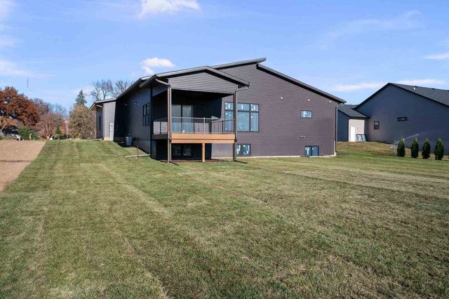 324 Linda Lane, Riverdale, IA 52722