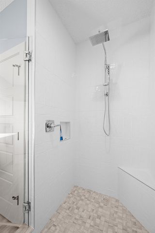 324 Linda Lane, Riverdale, IA 52722