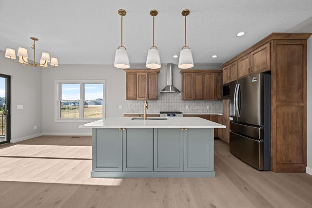 324 Linda Lane, Riverdale, IA 52722