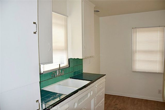 1945 W Vernon, Los Angeles, CA 90062