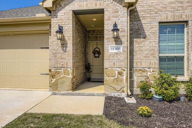 11301 Summer Rain Boulevard, Aubrey, TX 76227