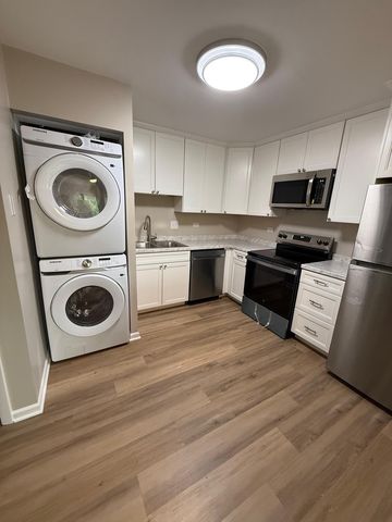 124 Klein Creek Court 124-E, Carol Stream, IL 60188