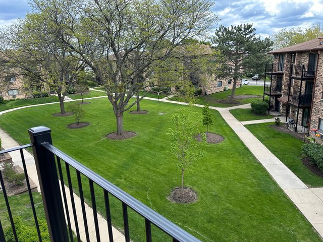 124 Klein Creek Court 124-E, Carol Stream, IL 60188