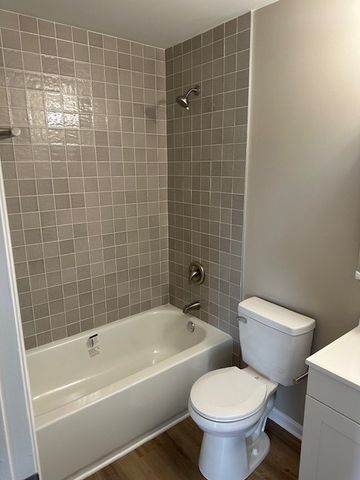 124 Klein Creek Court 124-E, Carol Stream, IL 60188