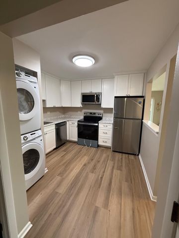 124 Klein Creek Court 124-E, Carol Stream, IL 60188