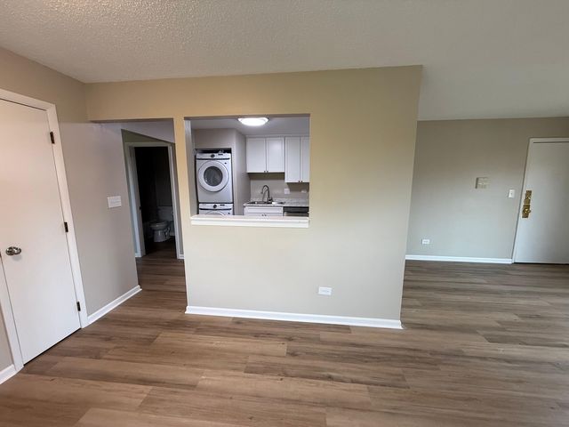 124 Klein Creek Court 124-E, Carol Stream, IL 60188