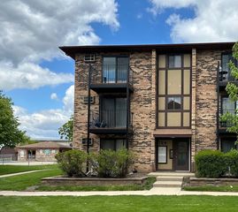 124 Klein Creek Court 124-E, Carol Stream, IL 60188