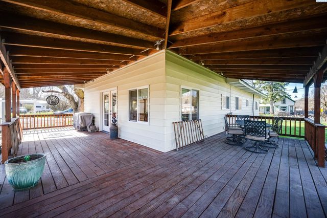 402 W Front St, Albion, WA 99102