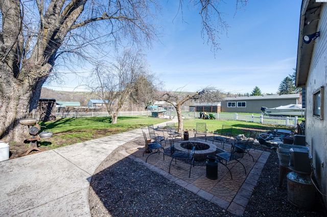 402 W Front St, Albion, WA 99102