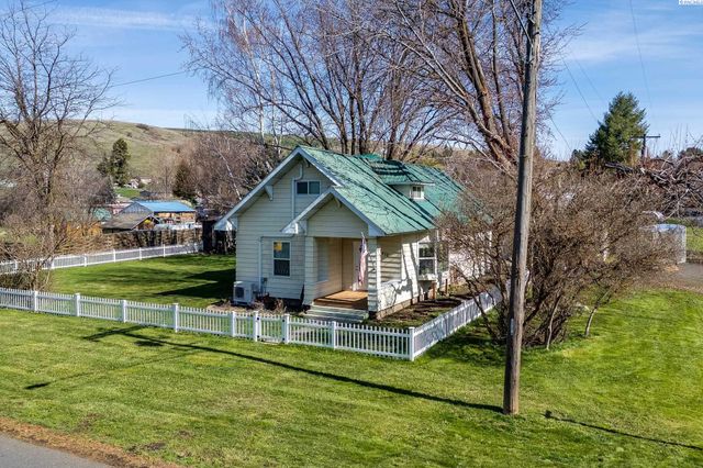 402 W Front St, Albion, WA 99102