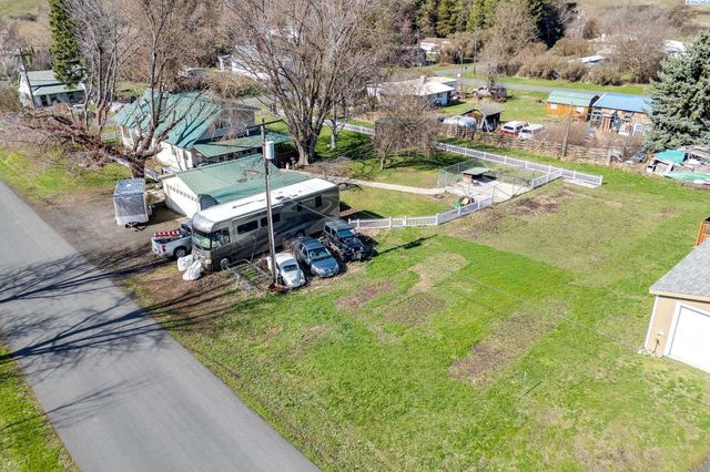 402 W Front St, Albion, WA 99102