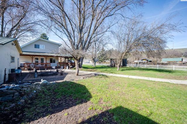 402 W Front St, Albion, WA 99102