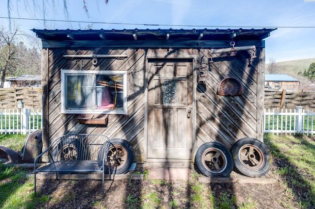 402 W Front St, Albion, WA 99102