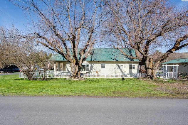 402 W Front St, Albion, WA 99102