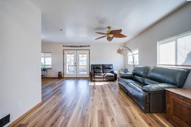 402 W Front St, Albion, WA 99102