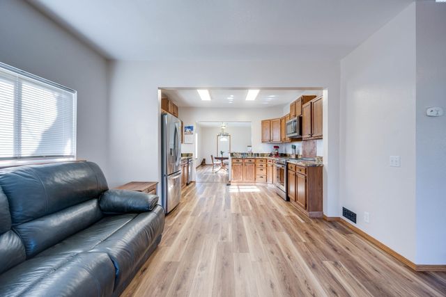 402 W Front St, Albion, WA 99102