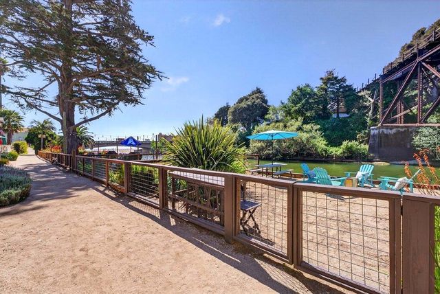 327 Riverview Avenue C, Capitola, CA 95010