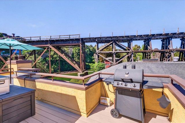 327 Riverview Avenue C, Capitola, CA 95010