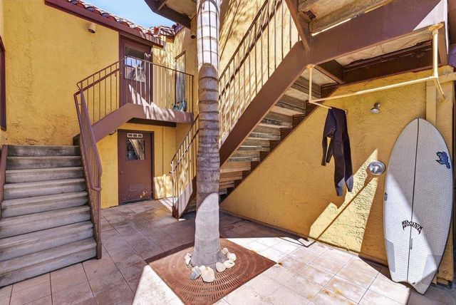 327 Riverview Avenue C, Capitola, CA 95010