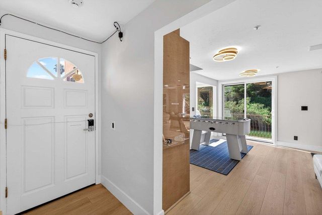 327 Riverview Avenue C, Capitola, CA 95010