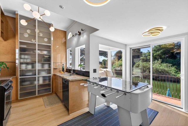 327 Riverview Avenue C, Capitola, CA 95010