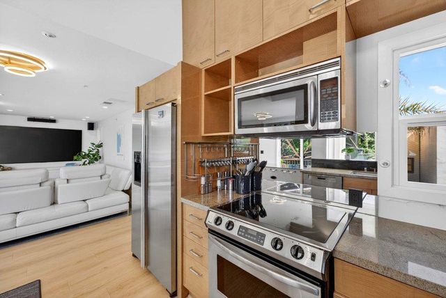 327 Riverview Avenue C, Capitola, CA 95010