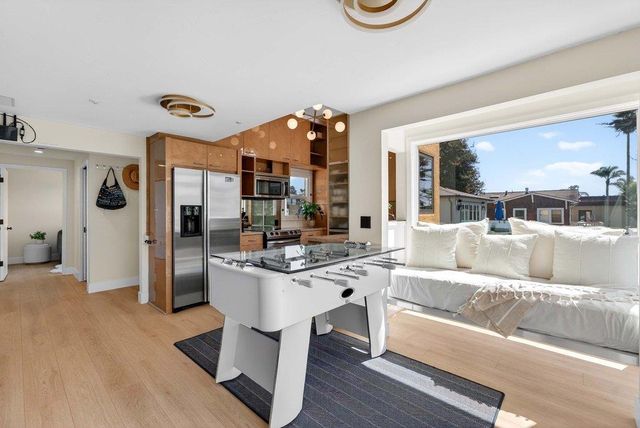 327 Riverview Avenue C, Capitola, CA 95010