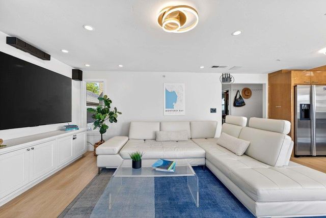 327 Riverview Avenue C, Capitola, CA 95010