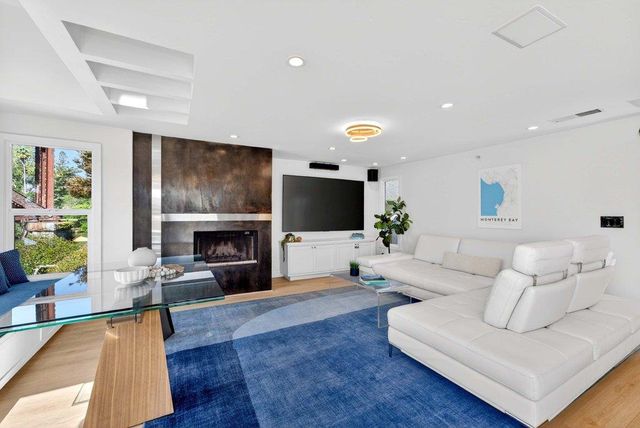 327 Riverview Avenue C, Capitola, CA 95010