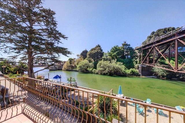 327 Riverview Avenue C, Capitola, CA 95010