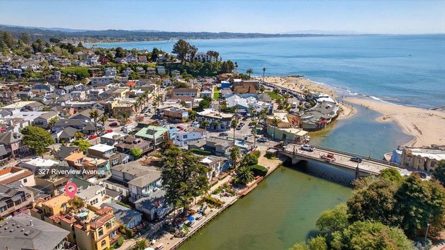 327 Riverview Avenue C, Capitola, CA 95010