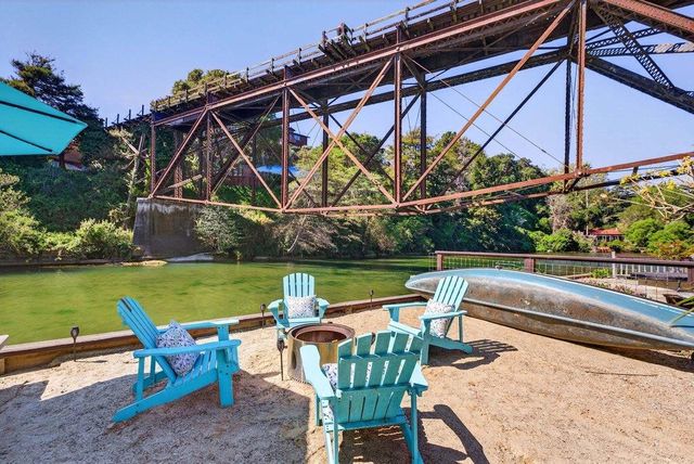 327 Riverview Avenue C, Capitola, CA 95010