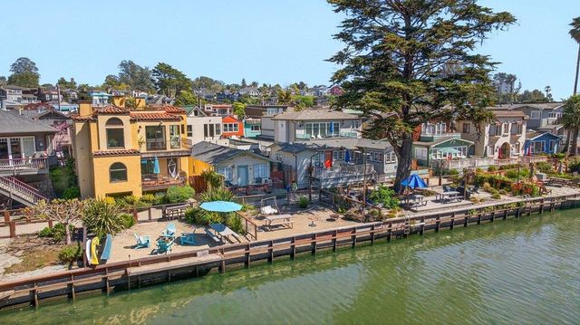 327 Riverview Avenue C, Capitola, CA 95010