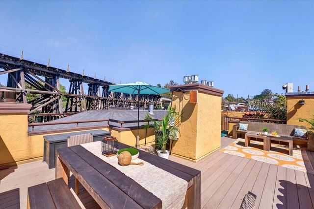 327 Riverview Avenue C, Capitola, CA 95010