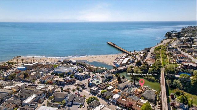 327 Riverview Avenue C, Capitola, CA 95010