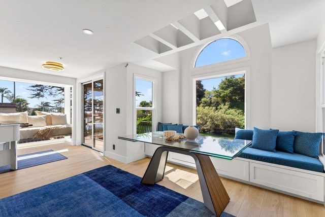 327 Riverview Avenue C, Capitola, CA 95010