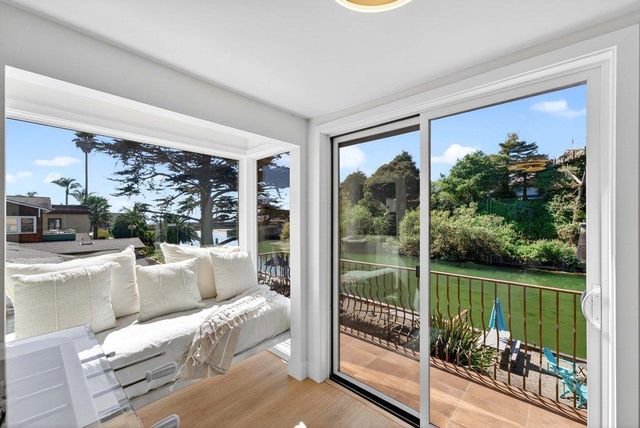 327 Riverview Avenue C, Capitola, CA 95010