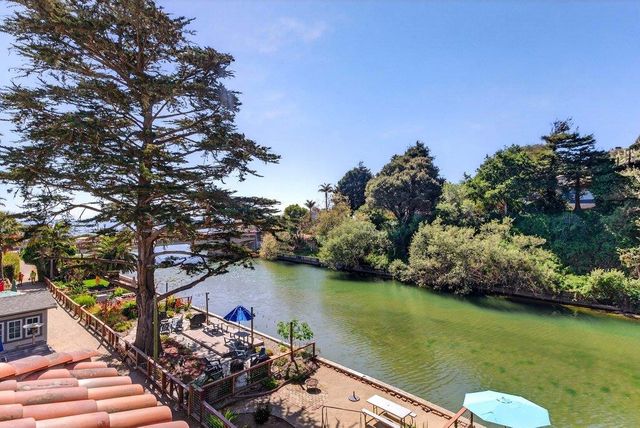 327 Riverview Avenue C, Capitola, CA 95010