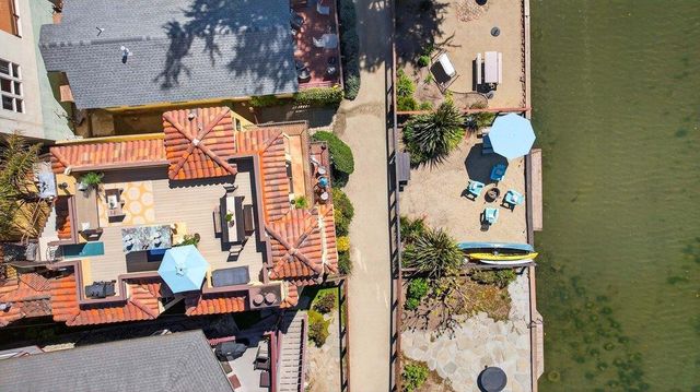 327 Riverview Avenue C, Capitola, CA 95010